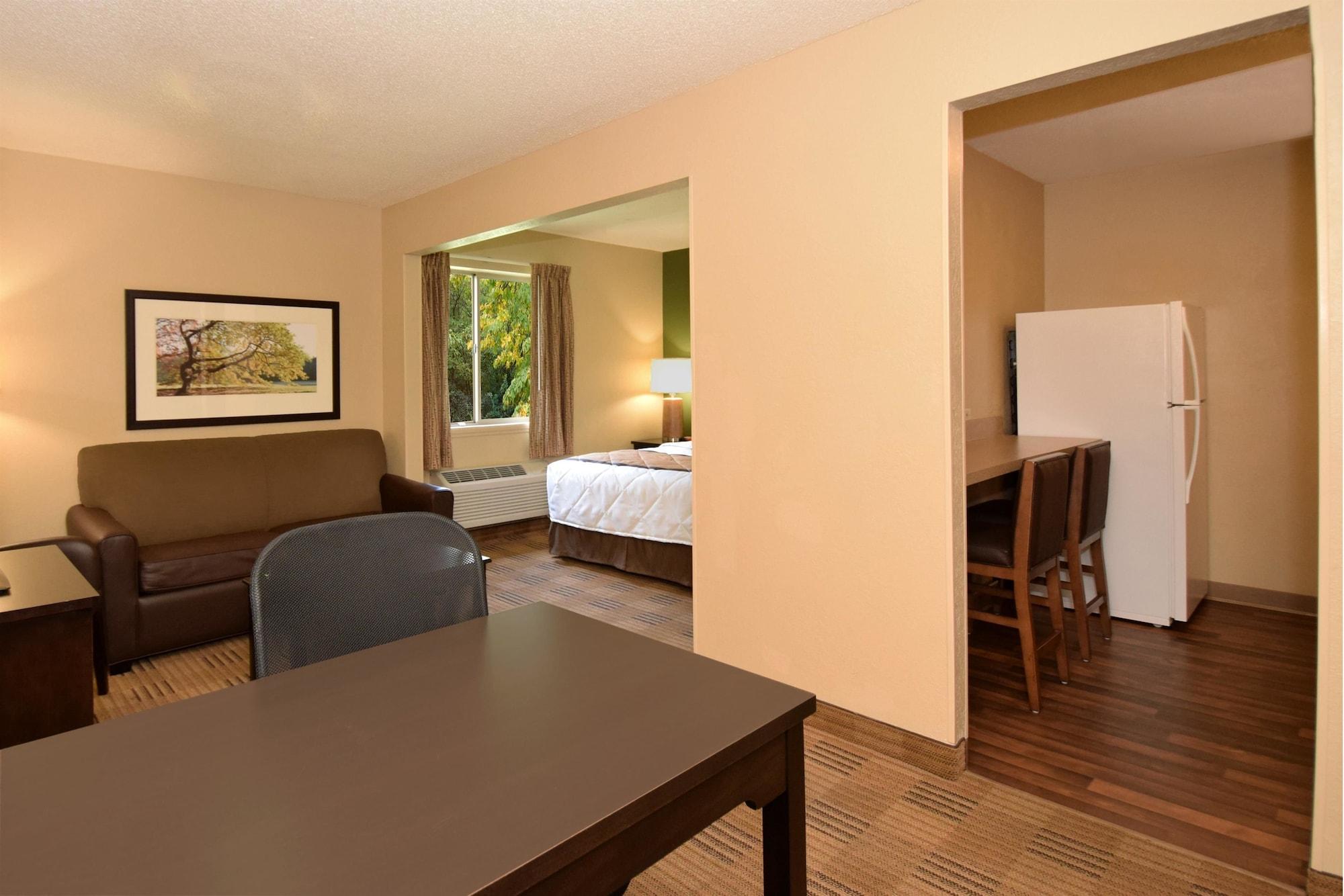 Extended Stay America Suites - Cleveland - Middleburg Heights Bagian luar foto