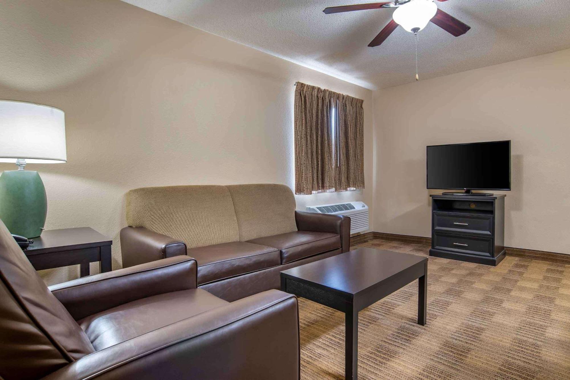 Extended Stay America Suites - Cleveland - Middleburg Heights Bagian luar foto